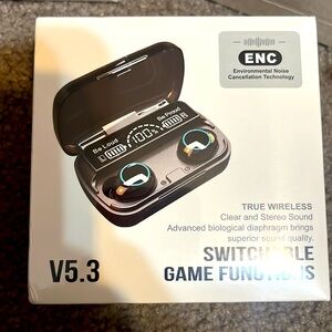 Bluetooth earbuds
Noise cancellation
Good sound